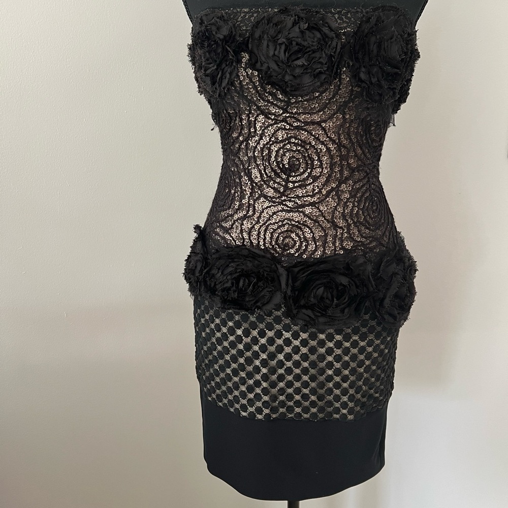 Dress made by designer MARC BOUWER HYBRID - Picture 3 of 17